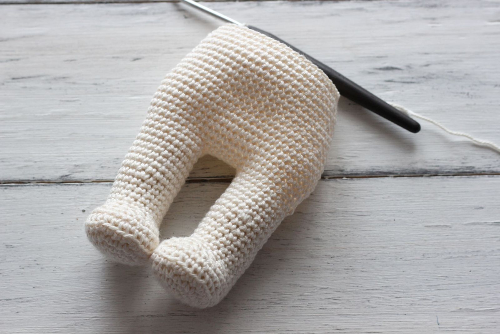 Blog-Inhaltsbild für 'Puppe häkeln. Kostenlose Anleitung für Erdbeerpuppe'