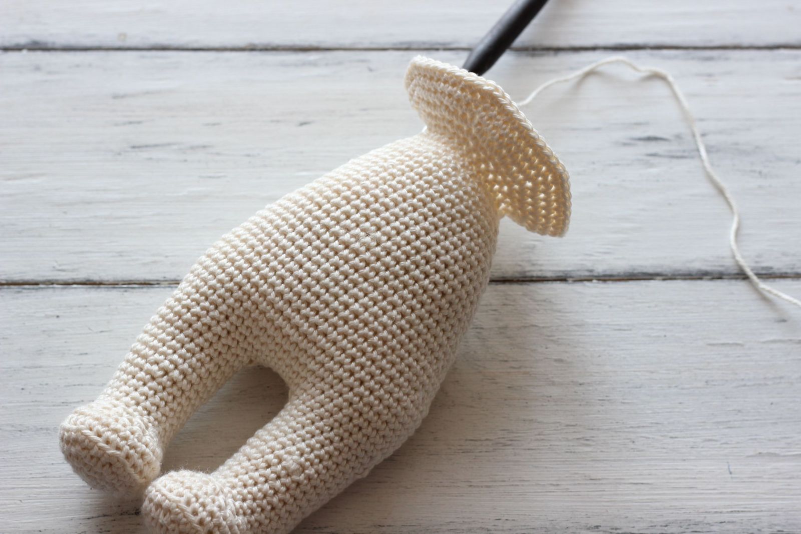 Blog-Inhaltsbild für 'Puppe häkeln. Kostenlose Anleitung für Erdbeerpuppe'