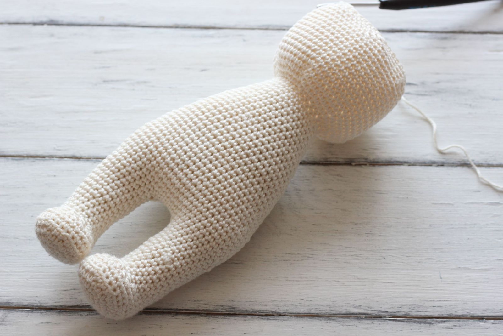 Blog-Inhaltsbild für 'Puppe häkeln. Kostenlose Anleitung für Erdbeerpuppe'