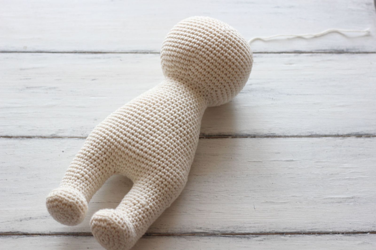 Blog-Inhaltsbild für 'Puppe häkeln. Kostenlose Anleitung für Erdbeerpuppe'