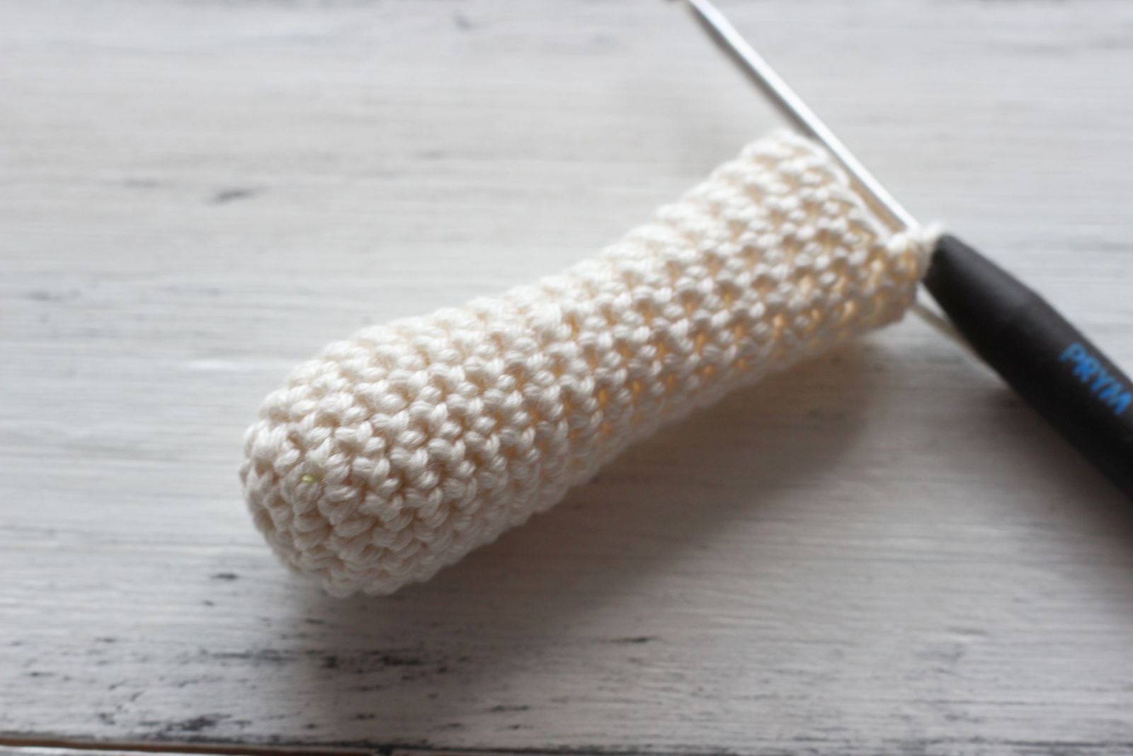 Blog-Inhaltsbild für 'Puppe häkeln. Kostenlose Anleitung für Erdbeerpuppe'