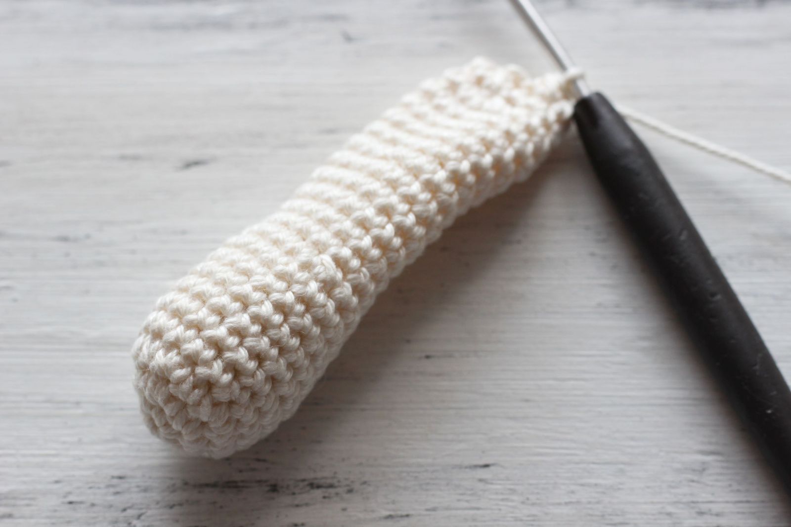 Blog-Inhaltsbild für 'Puppe häkeln. Kostenlose Anleitung für Erdbeerpuppe'