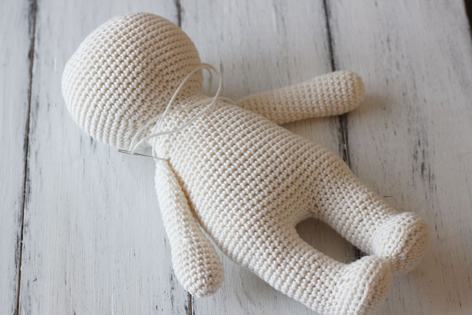 Blog-Inhaltsbild für 'Puppe häkeln. Kostenlose Anleitung für Erdbeerpuppe'