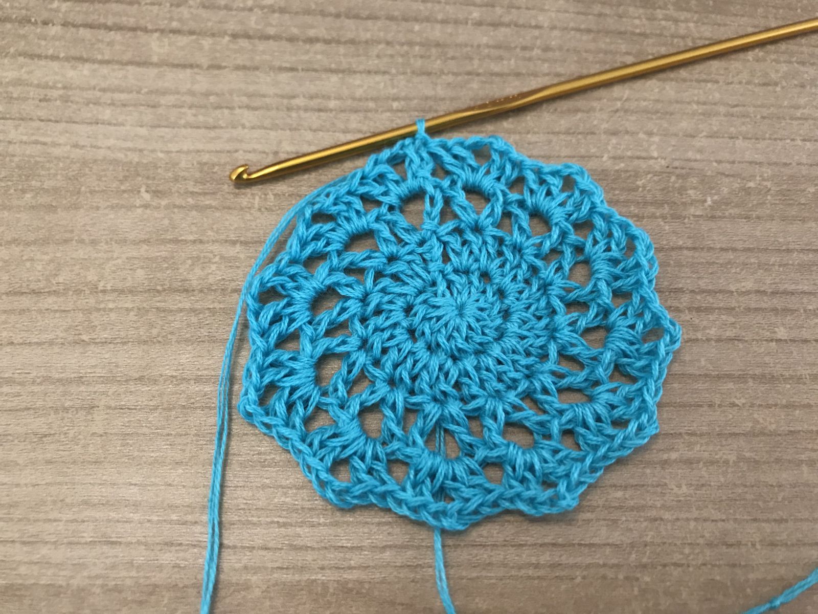 Blog-Inhaltsbild für 'Häkelanleitung Sternendecke - Platzdeckchen'