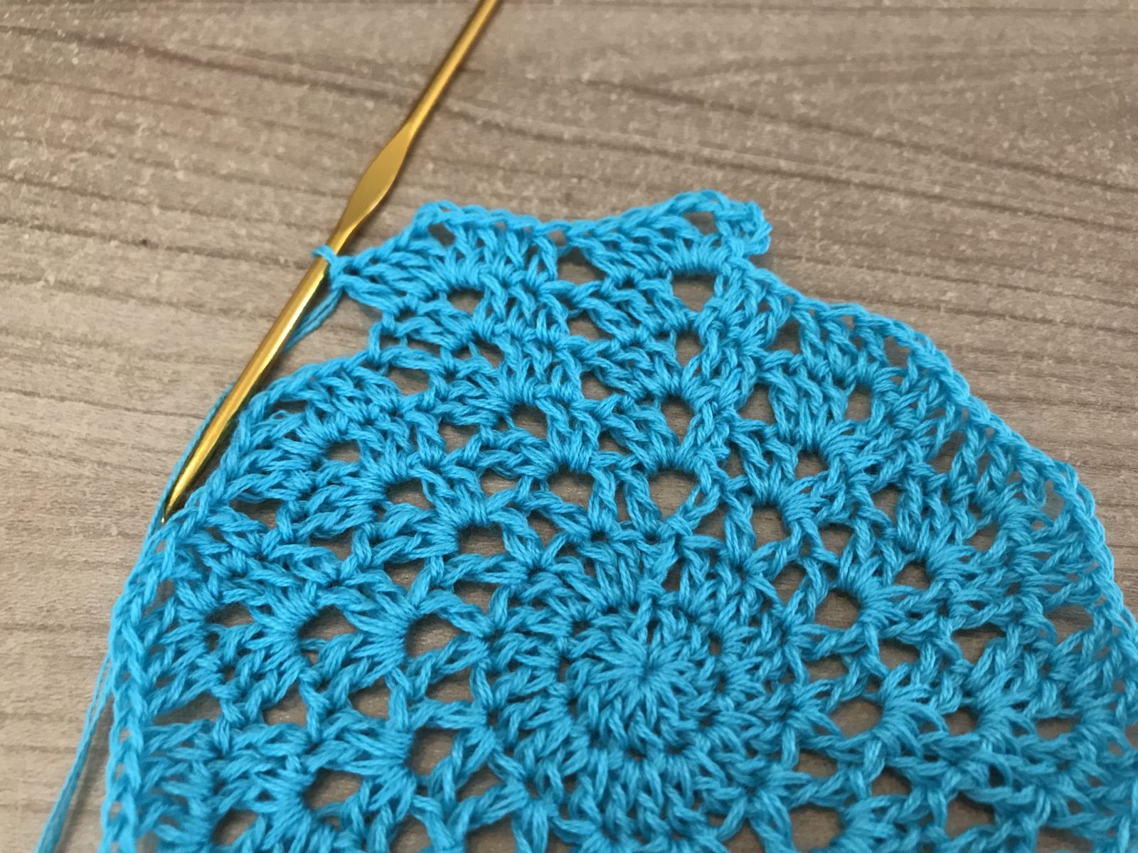 Blog-Inhaltsbild für 'Häkelanleitung Sternendecke - Platzdeckchen'