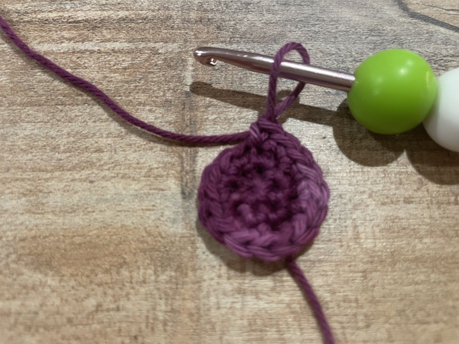 Blog-Inhaltsbild für 'Kleine gehäkelte Tischdeko für Silvester - Glückskekse mit Wunschzettel & schlichte Besteckhalter mit Hufeisen'