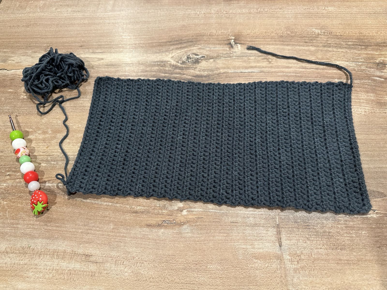 Blog-Inhaltsbild für 'Was das Häkeln ins hintere Maschenglied wirklich bewirkt'