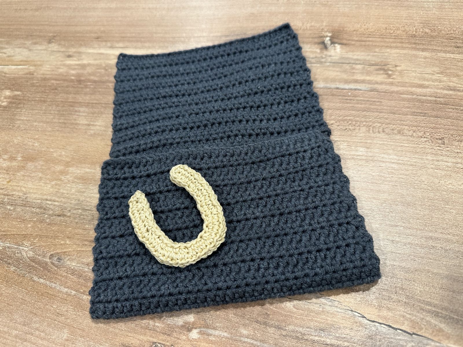 Blog content image for 'Small Crocheted Table Decorations for New Year’s Eve – Fortune Cookies with Wishes & Simple Cutlery Holders with Horseshoes'