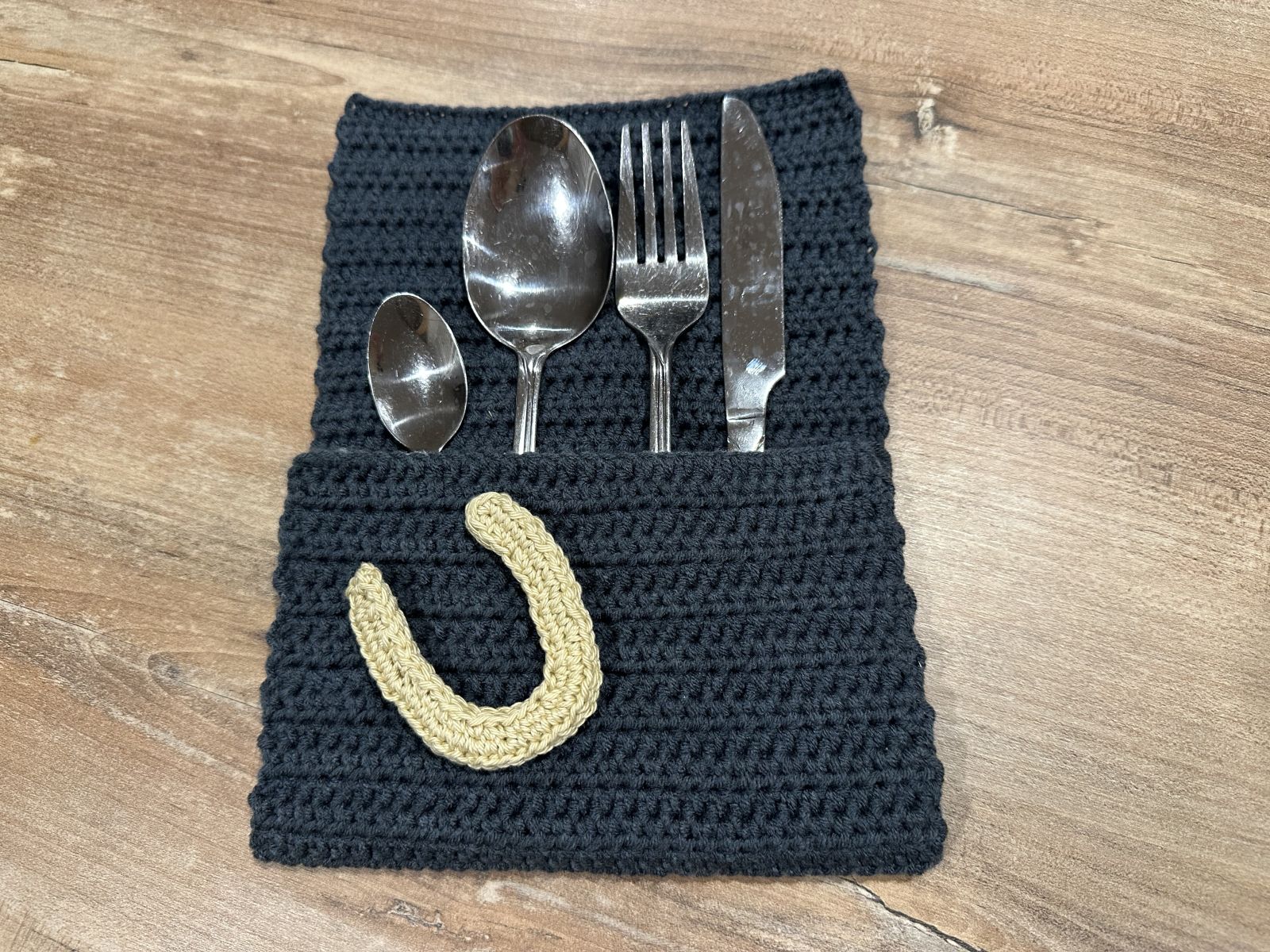 Blog content image for 'Small Crocheted Table Decorations for New Year’s Eve – Fortune Cookies with Wishes & Simple Cutlery Holders with Horseshoes'