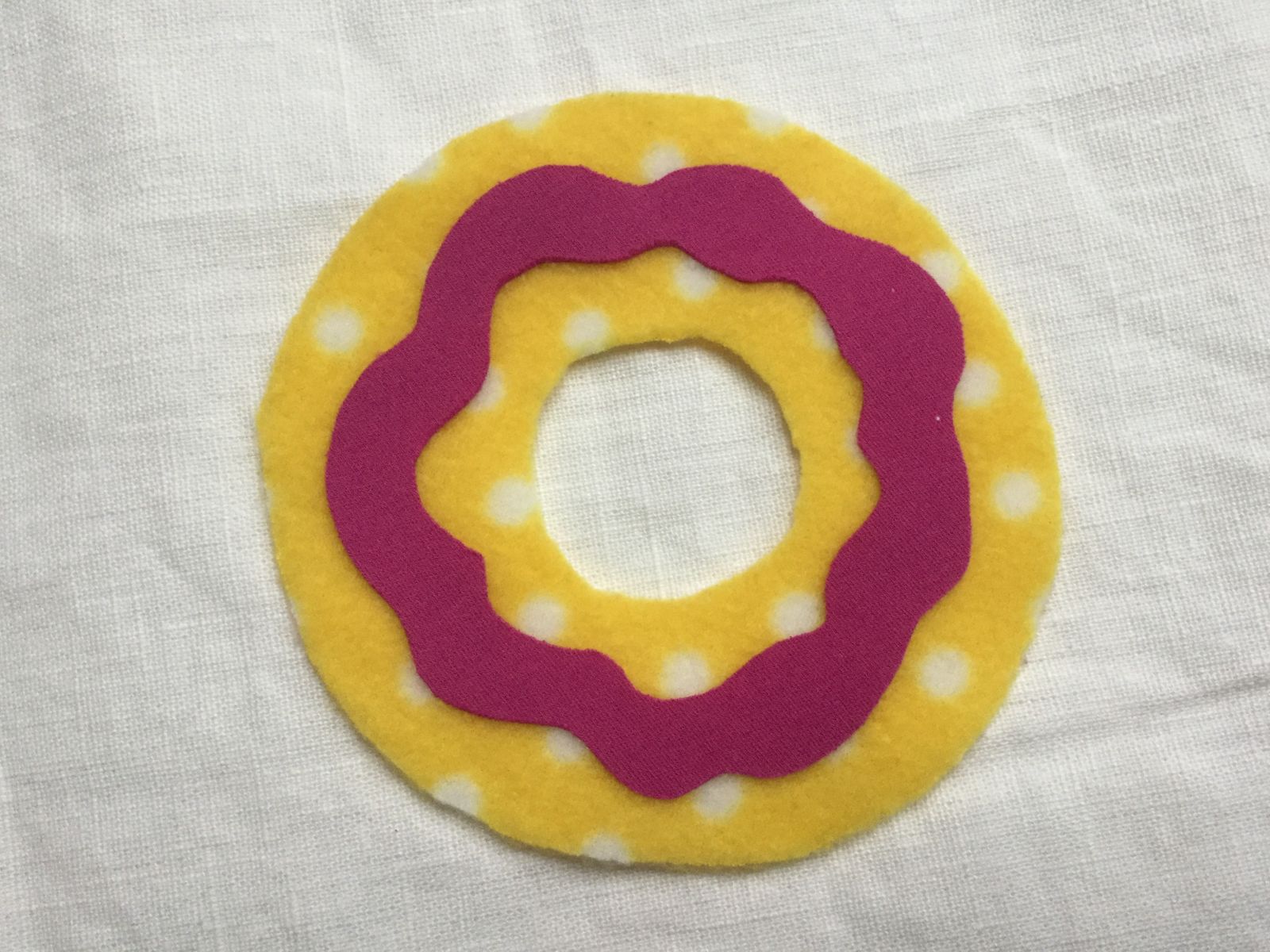 Blog-Inhaltsbild für 'Kostenlose Nähanleitung Donut für Kaufmannsladen, Kinderküche oder als Nadelkissen'