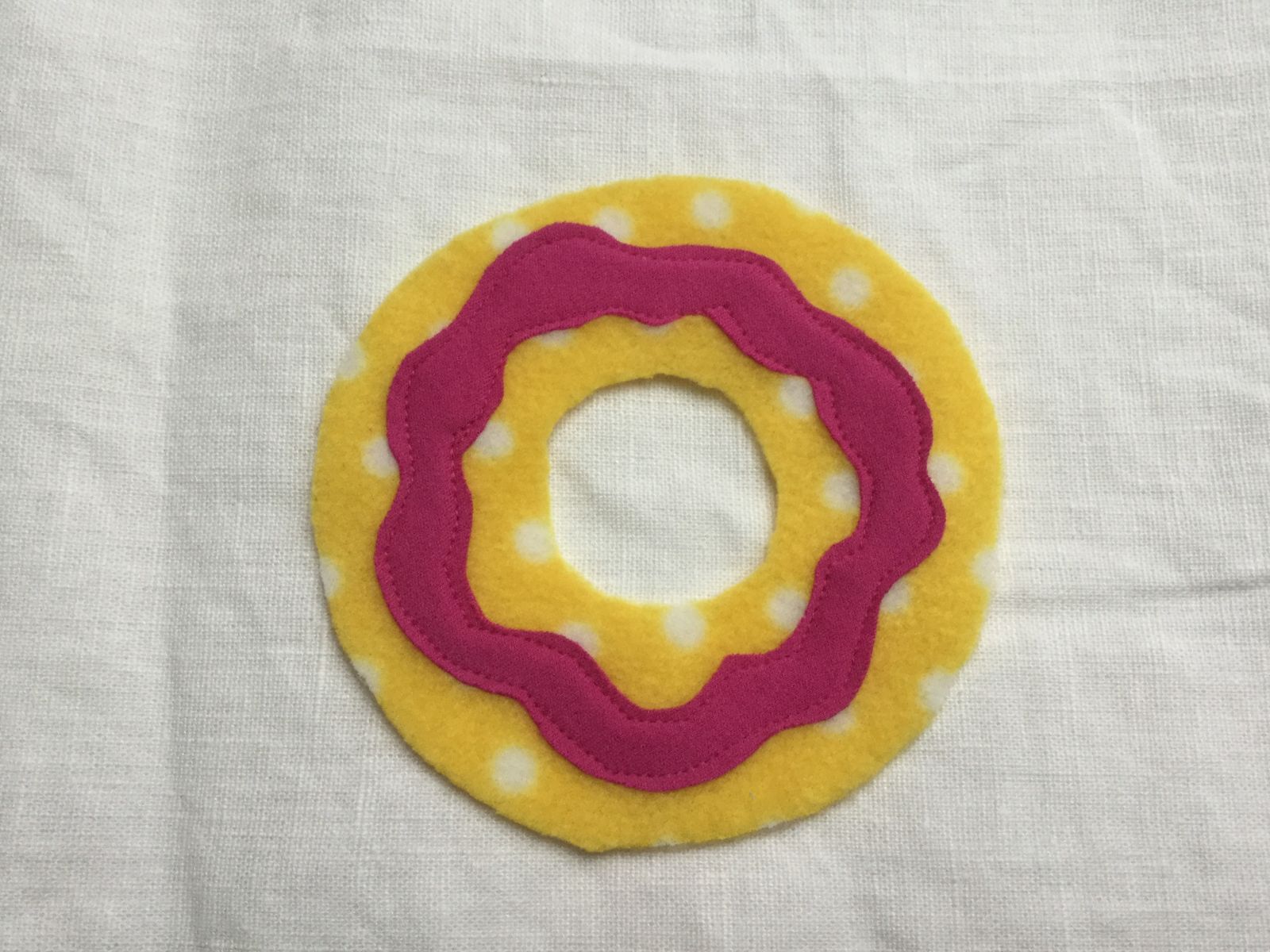 Blog-Inhaltsbild für 'Kostenlose Nähanleitung Donut für Kaufmannsladen, Kinderküche oder als Nadelkissen'