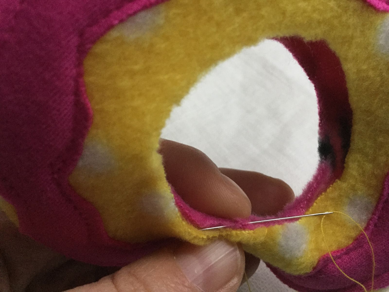 Blog-Inhaltsbild für 'Kostenlose Nähanleitung Donut für Kaufmannsladen, Kinderküche oder als Nadelkissen'