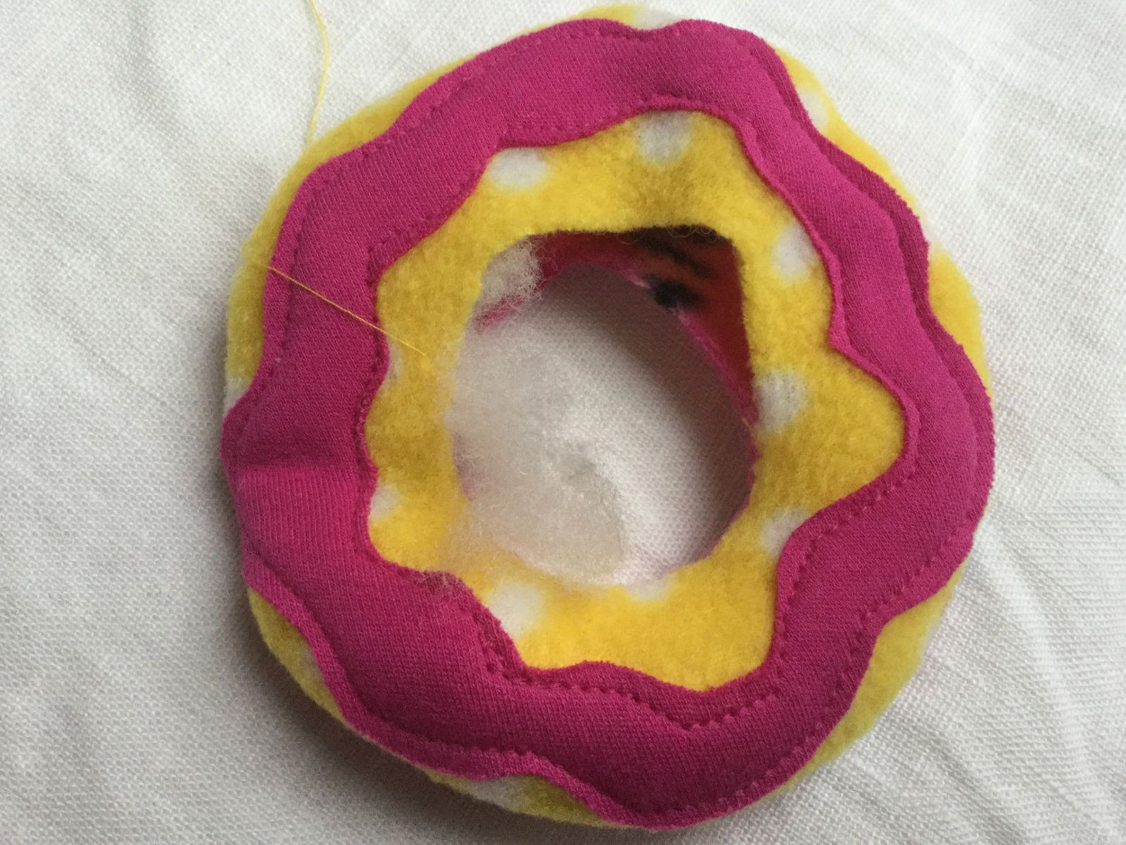 Blog-Inhaltsbild für 'Kostenlose Nähanleitung Donut für Kaufmannsladen, Kinderküche oder als Nadelkissen'