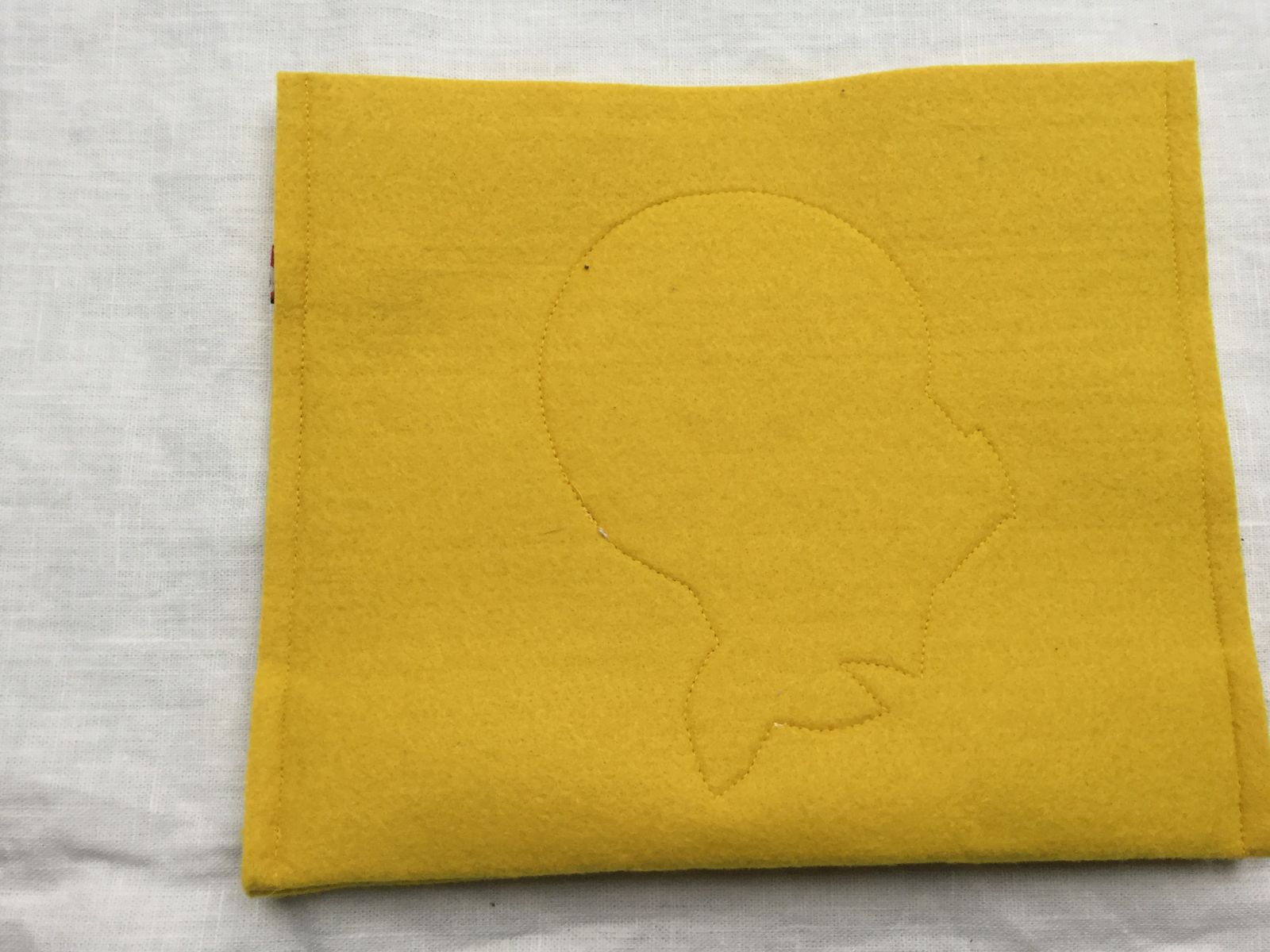 Blog-Inhaltsbild für 'Kostenlose Nähanleitung: Schnelles Utensilo aus Filz mit Origamiecken'