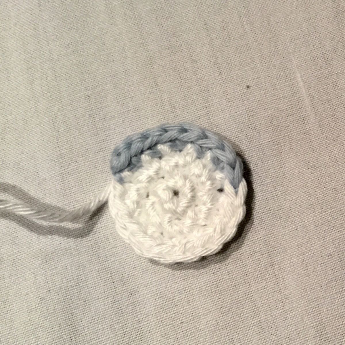 Blog-Inhaltsbild für 'kostenlose Häkelanleitung Alien Arthur anfängerfreundlich'