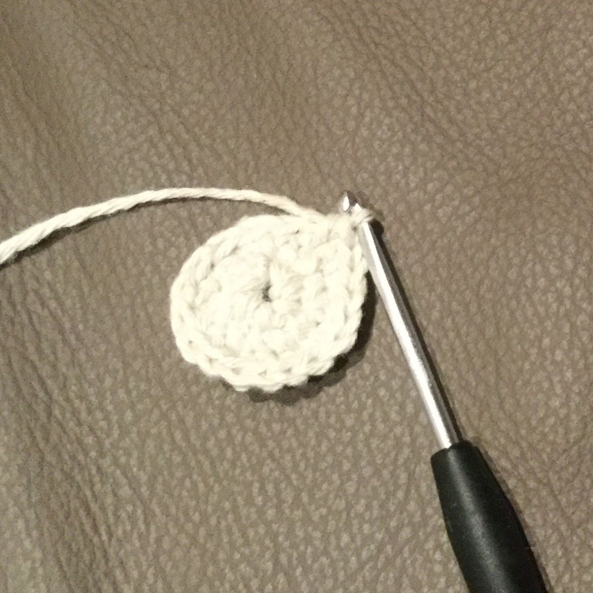 Blog-Inhaltsbild für 'kostenlose Häkelanleitung „Taschenbaumler Garnrollen“'