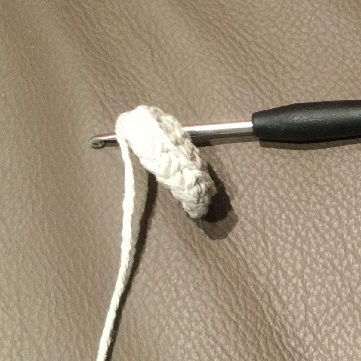 Blog-Inhaltsbild für 'kostenlose Häkelanleitung „Taschenbaumler Garnrollen“'