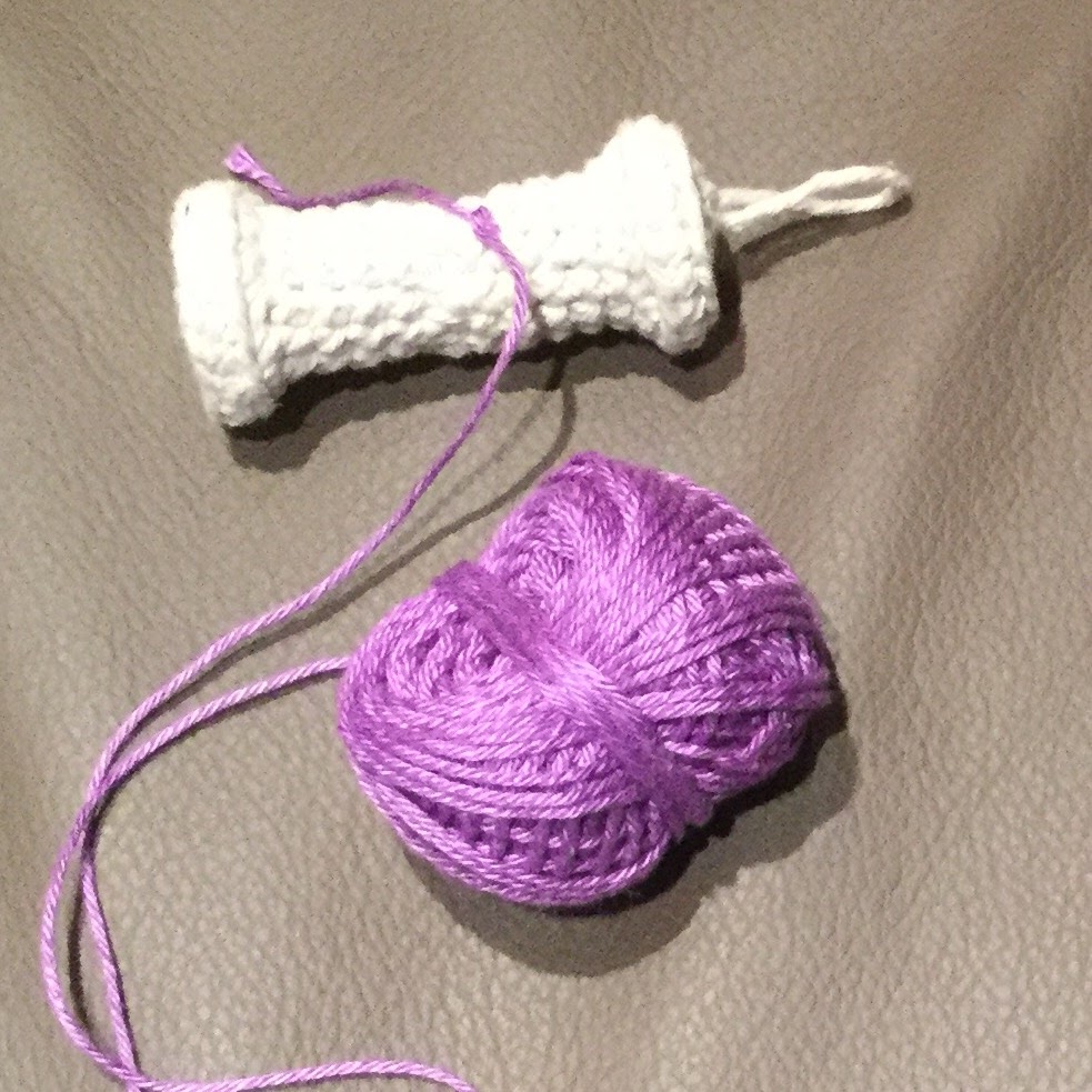 Blog-Inhaltsbild für 'kostenlose Häkelanleitung „Taschenbaumler Garnrollen“'