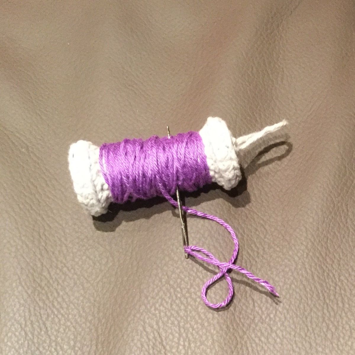 Blog-Inhaltsbild für 'kostenlose Häkelanleitung „Taschenbaumler Garnrollen“'