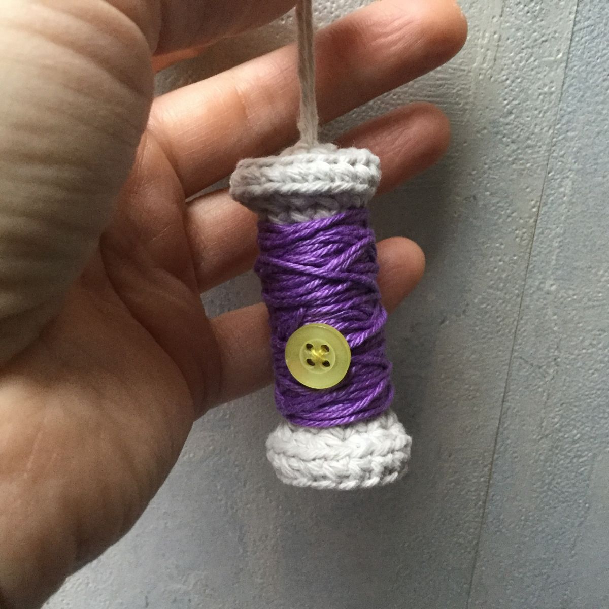 Blog-Inhaltsbild für 'kostenlose Häkelanleitung „Taschenbaumler Garnrollen“'