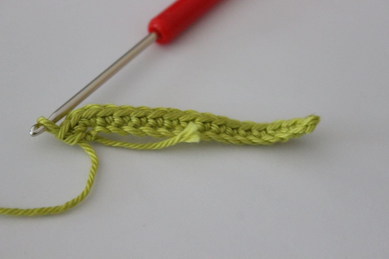 Blog content image for 'Free Crochet Pattern for Daisy Baby Booties'