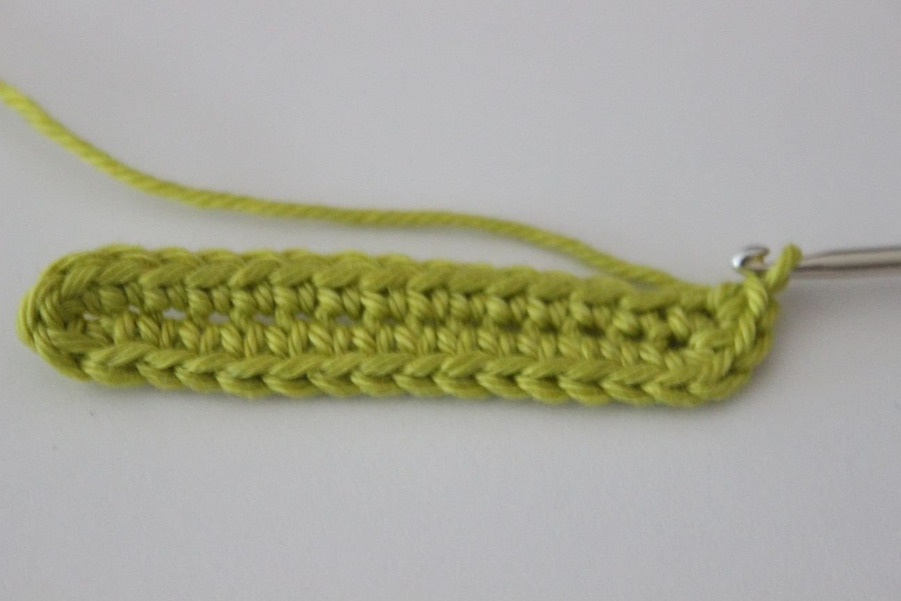 Blog content image for 'Free Crochet Pattern for Daisy Baby Booties'