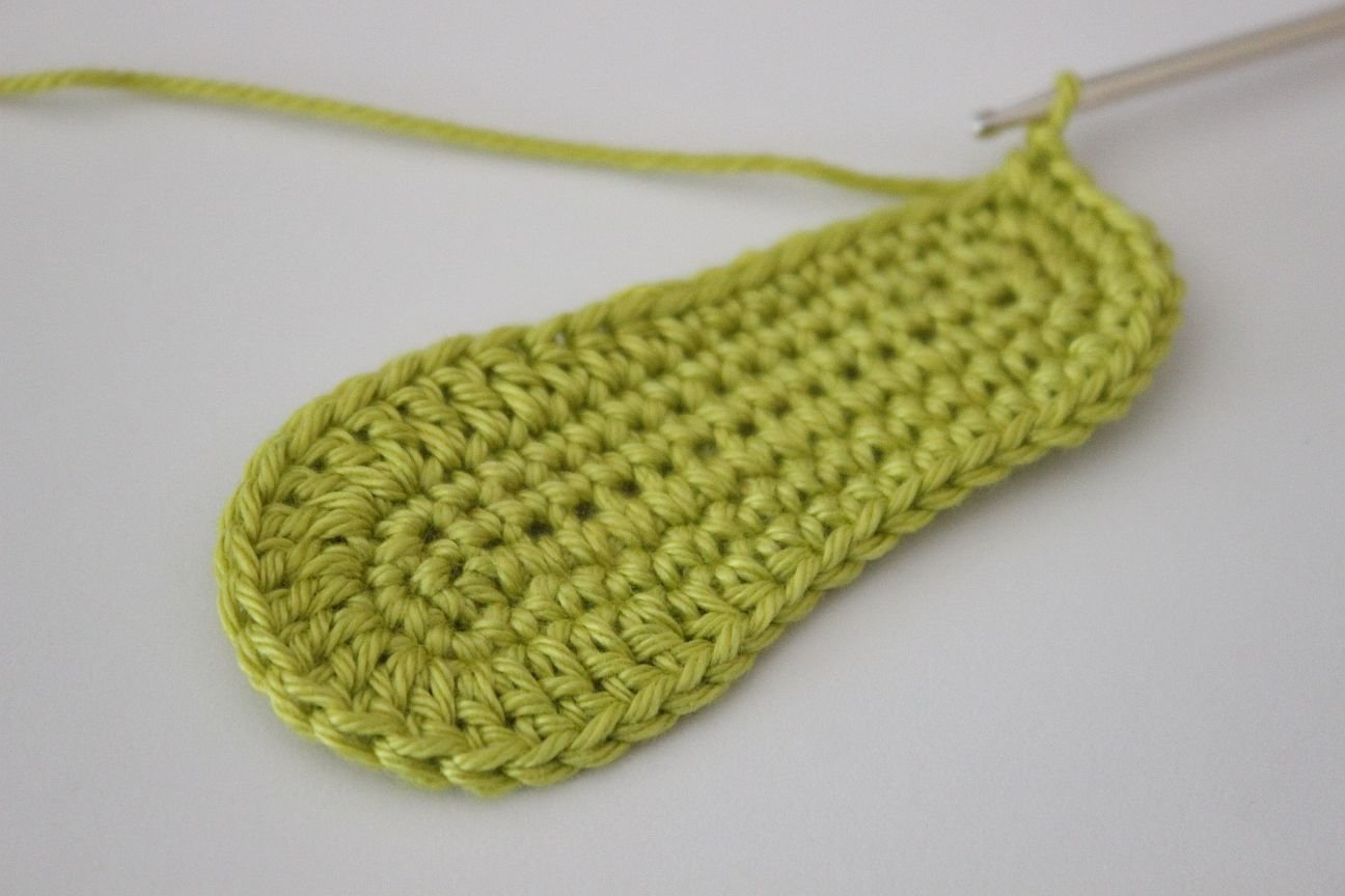 Blog content image for 'Free Crochet Pattern for Daisy Baby Booties'