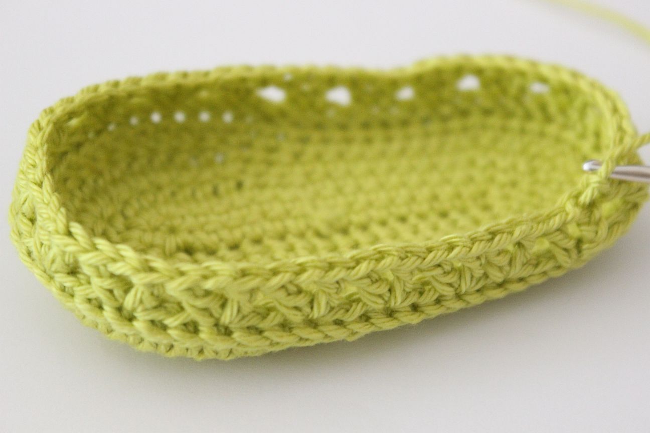 Blog content image for 'Free Crochet Pattern for Daisy Baby Booties'
