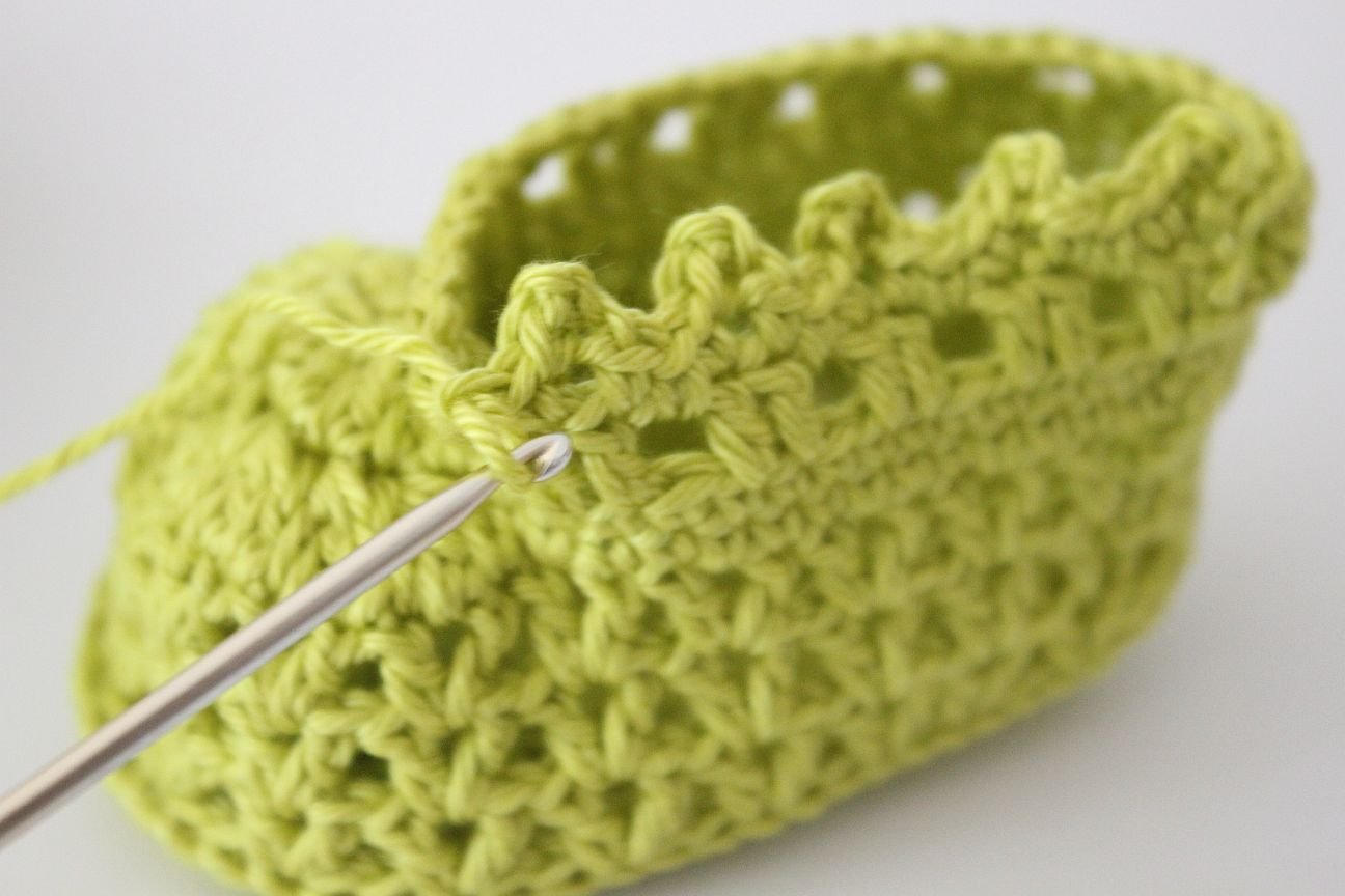Blog content image for 'Free Crochet Pattern for Daisy Baby Booties'
