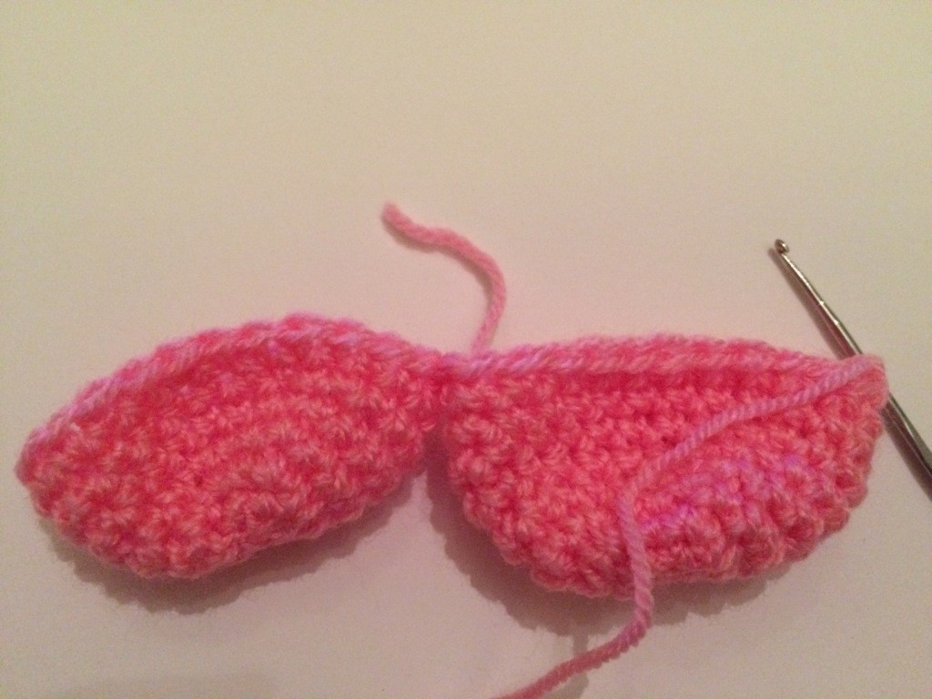 Blog-Inhaltsbild für 'Kostenlose Häkelanleitung - Zwei kleine Hasenherzen'