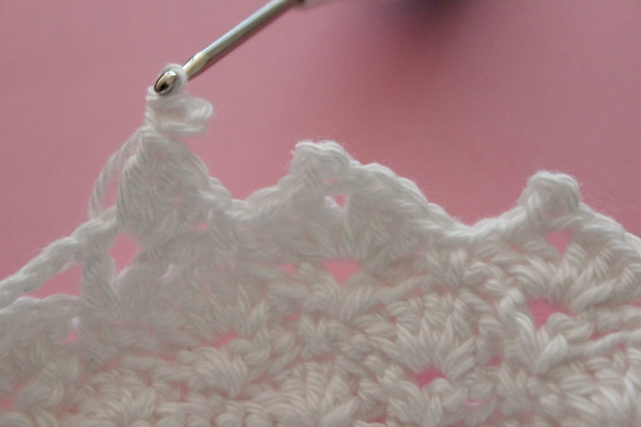 Blog-Inhaltsbild für 'Kostenlose Häkelanleitung für Muscheln Babymützchen'