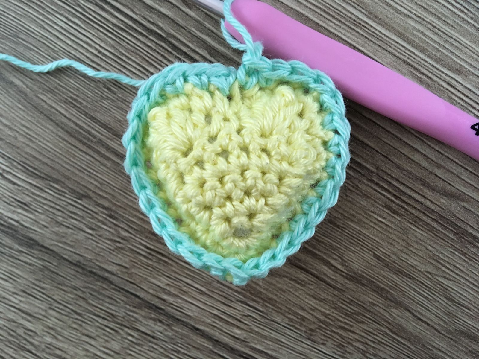 Blog-Inhaltsbild für 'Kostenlose Anleitung, herzige Blumen'