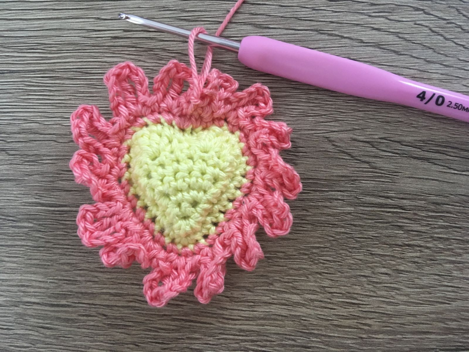 Blog-Inhaltsbild für 'Kostenlose Anleitung, herzige Blumen'