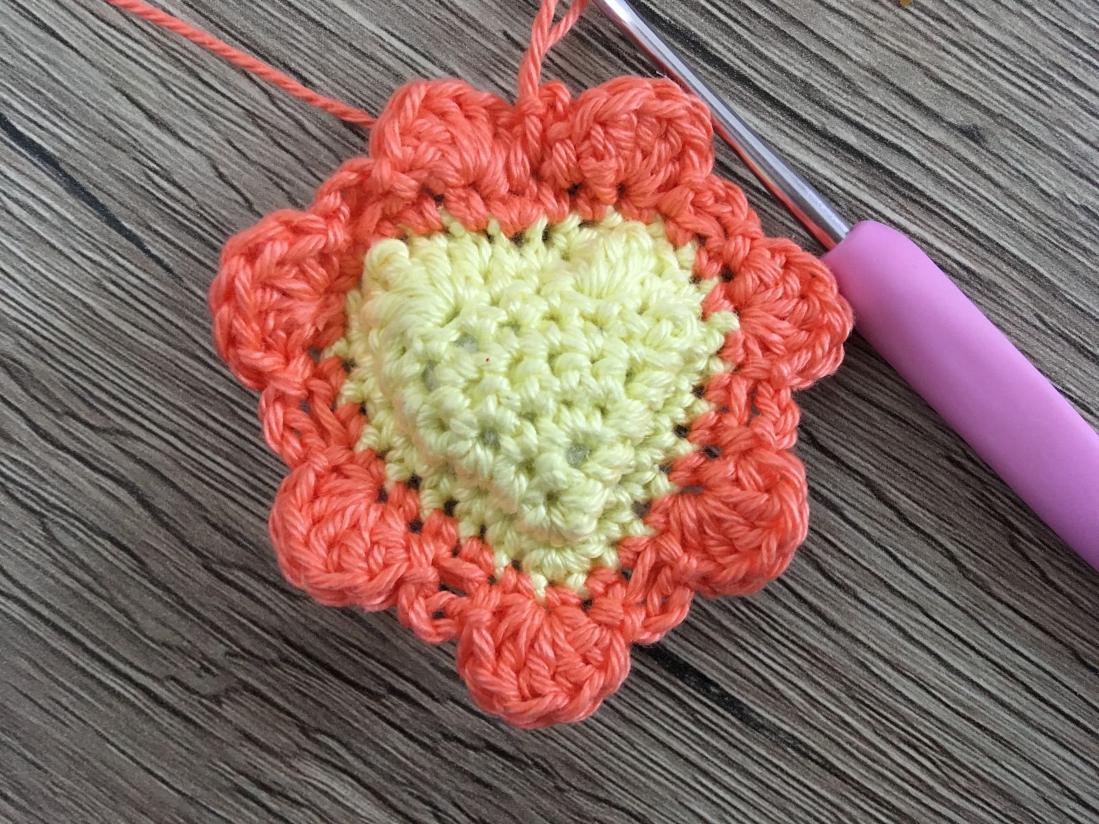 Blog-Inhaltsbild für 'Kostenlose Anleitung, herzige Blumen'