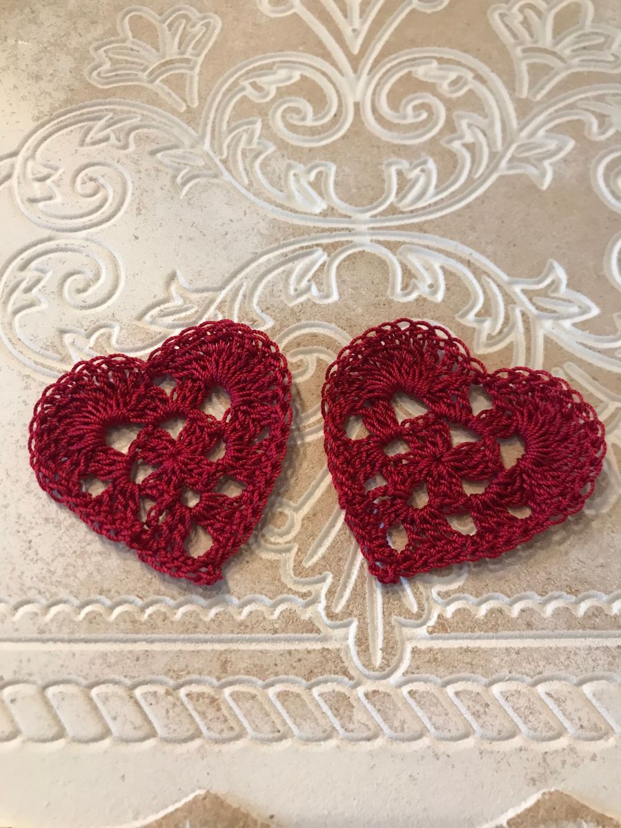 Blog-Inhaltsbild für 'Häkelanleitung für Herzapplikation Lesezeichen / Anhänger'