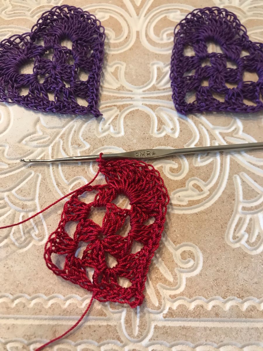 Blog-Inhaltsbild für 'Häkelanleitung für Herzapplikation Lesezeichen / Anhänger'