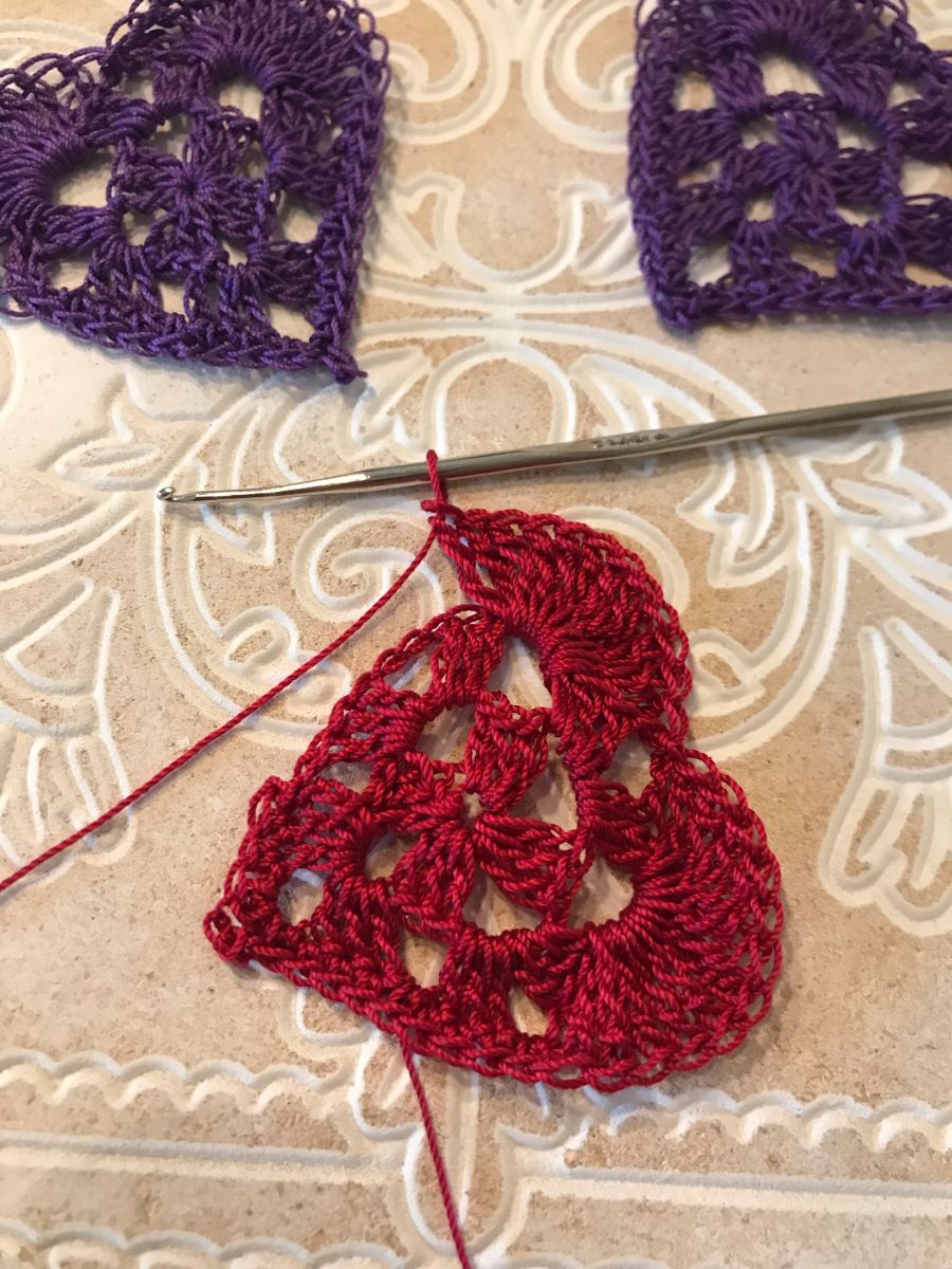 Blog-Inhaltsbild für 'Häkelanleitung für Herzapplikation Lesezeichen / Anhänger'