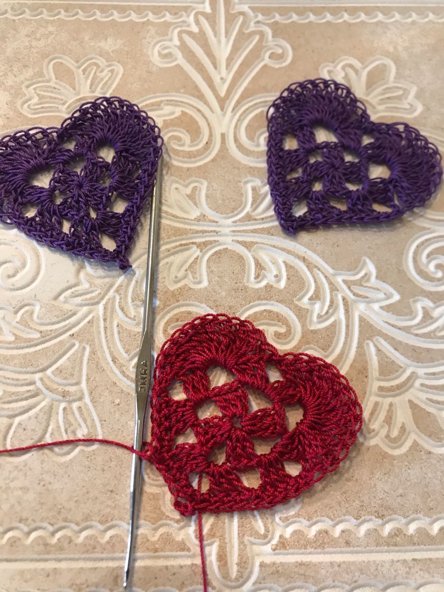 Blog-Inhaltsbild für 'Häkelanleitung für Herzapplikation Lesezeichen / Anhänger'