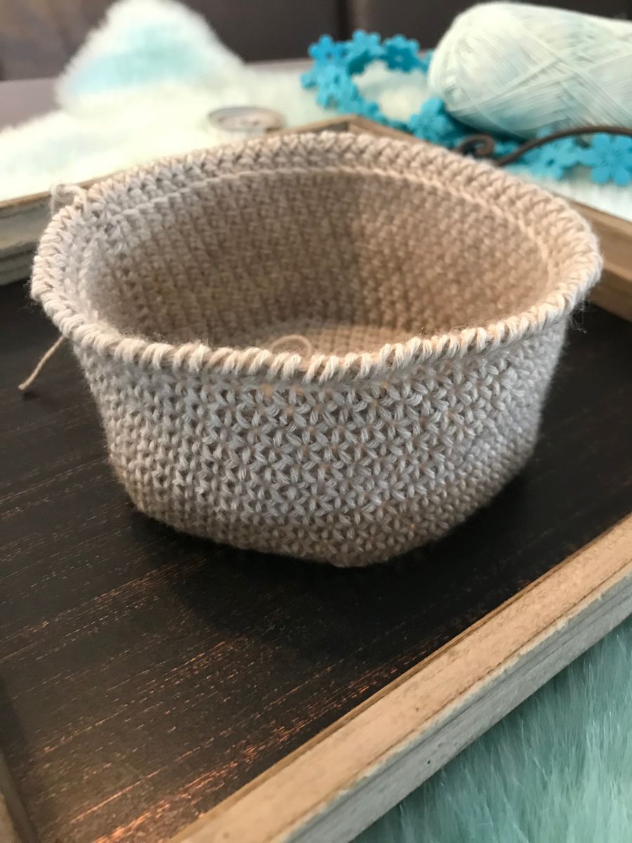 Blog-Inhaltsbild für 'Körbchen / Utensilo häkeln'