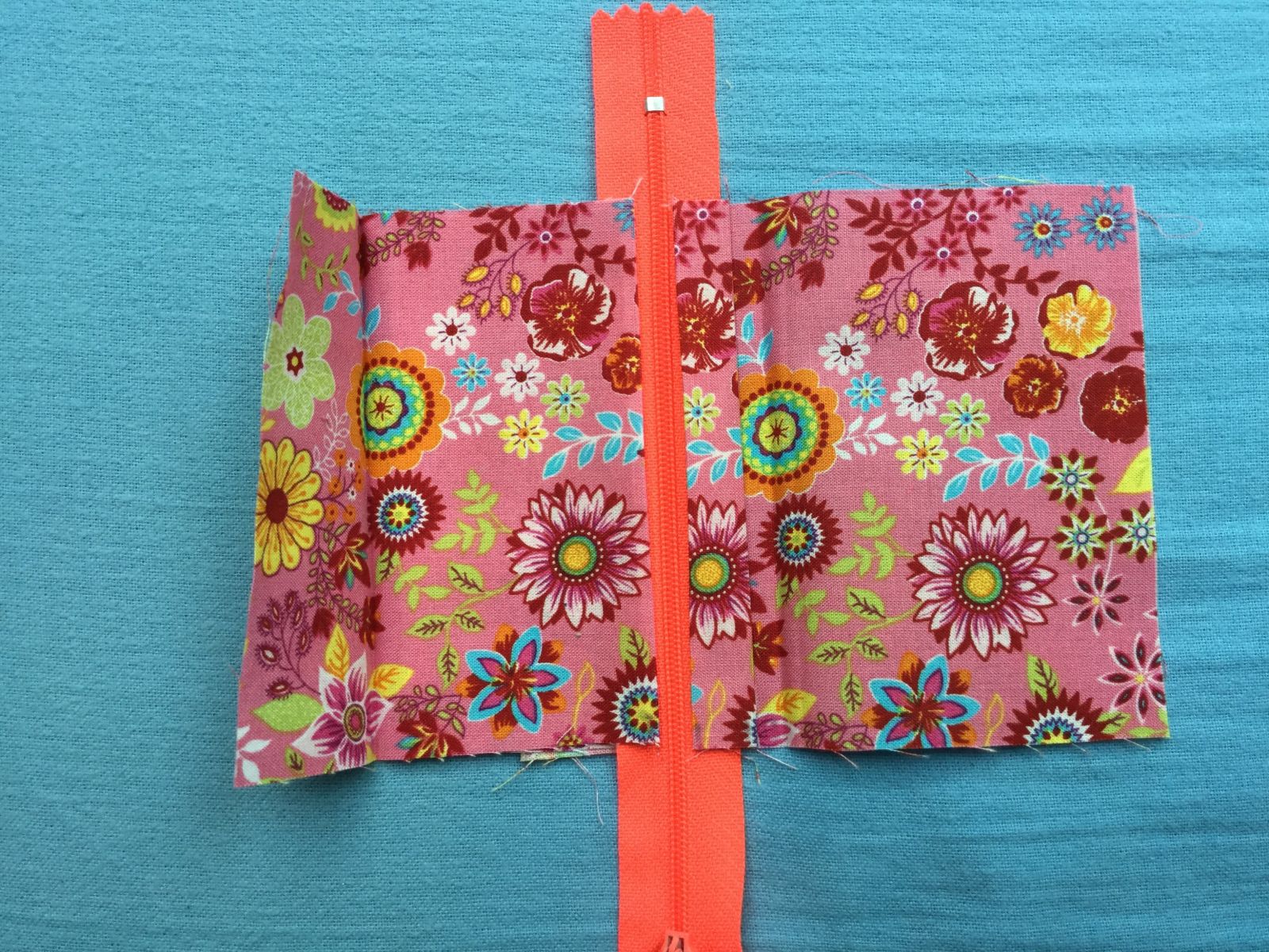 Blog-Inhaltsbild für 'kostenlos Nähanleitung: einfaches Portemonnaie mit 4 Nähten'