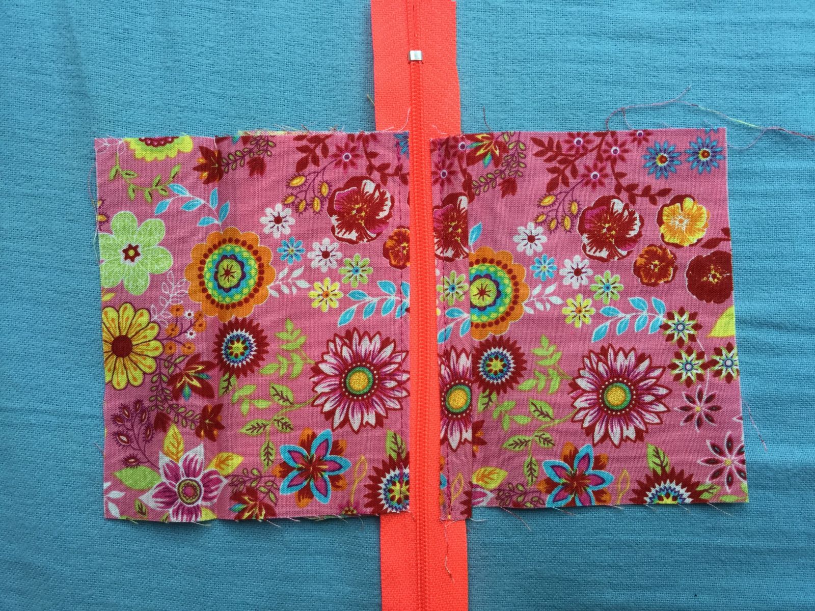 Blog-Inhaltsbild für 'kostenlos Nähanleitung: einfaches Portemonnaie mit 4 Nähten'