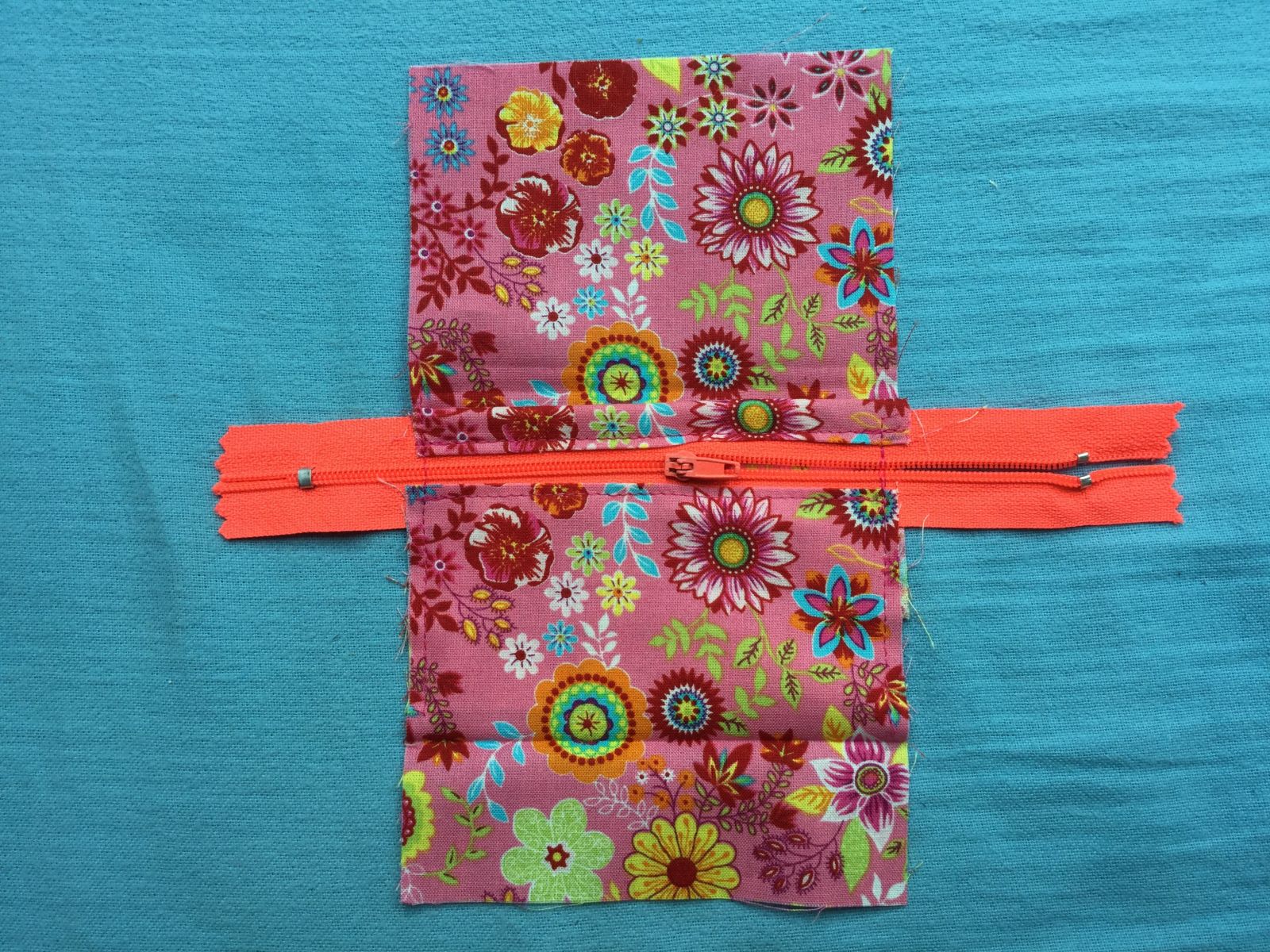 Blog-Inhaltsbild für 'kostenlos Nähanleitung: einfaches Portemonnaie mit 4 Nähten'