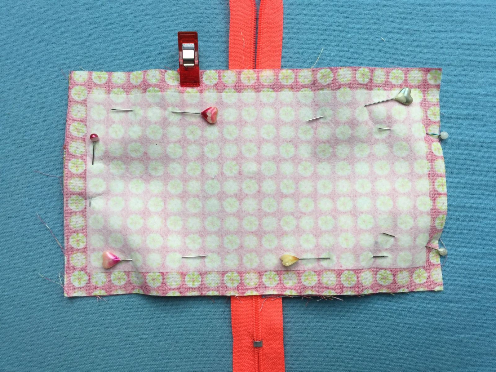 Blog-Inhaltsbild für 'kostenlos Nähanleitung: einfaches Portemonnaie mit 4 Nähten'