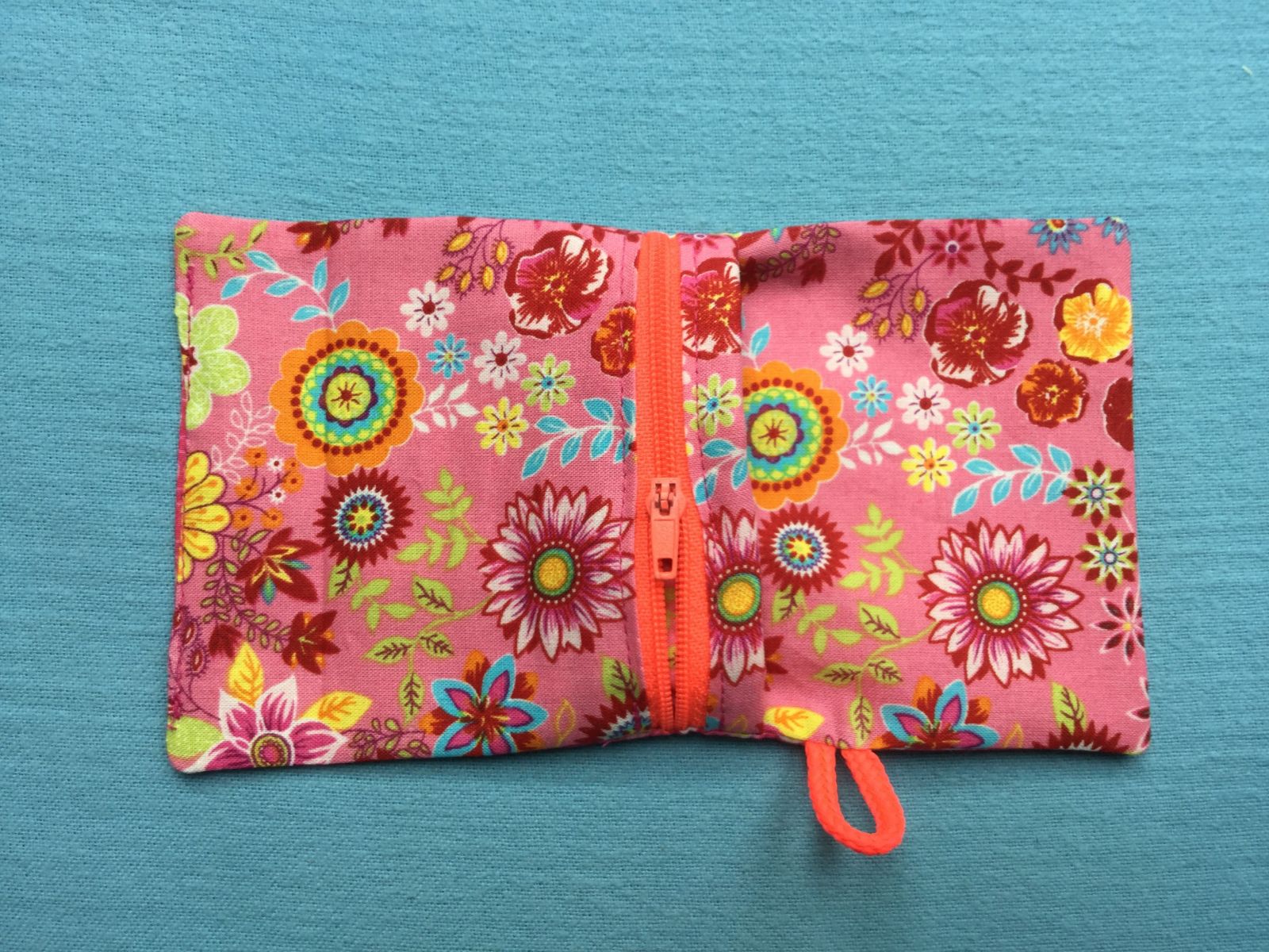 Blog-Inhaltsbild für 'kostenlos Nähanleitung: einfaches Portemonnaie mit 4 Nähten'