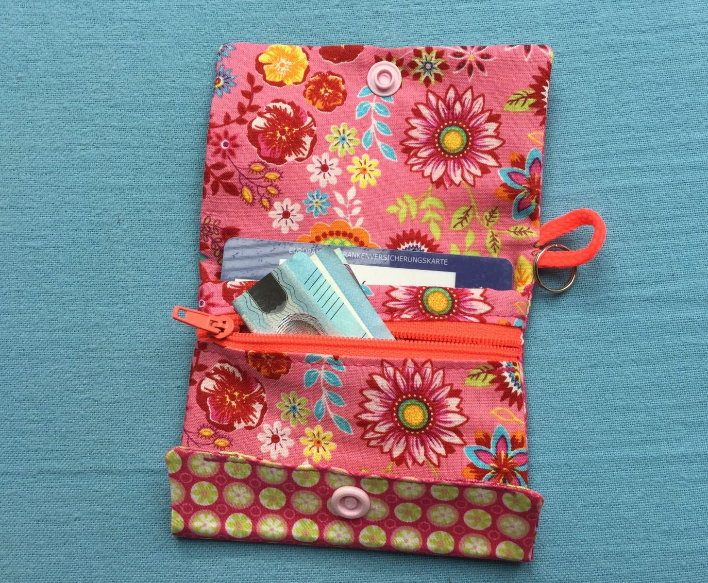 Blog-Inhaltsbild für 'kostenlos Nähanleitung: einfaches Portemonnaie mit 4 Nähten'