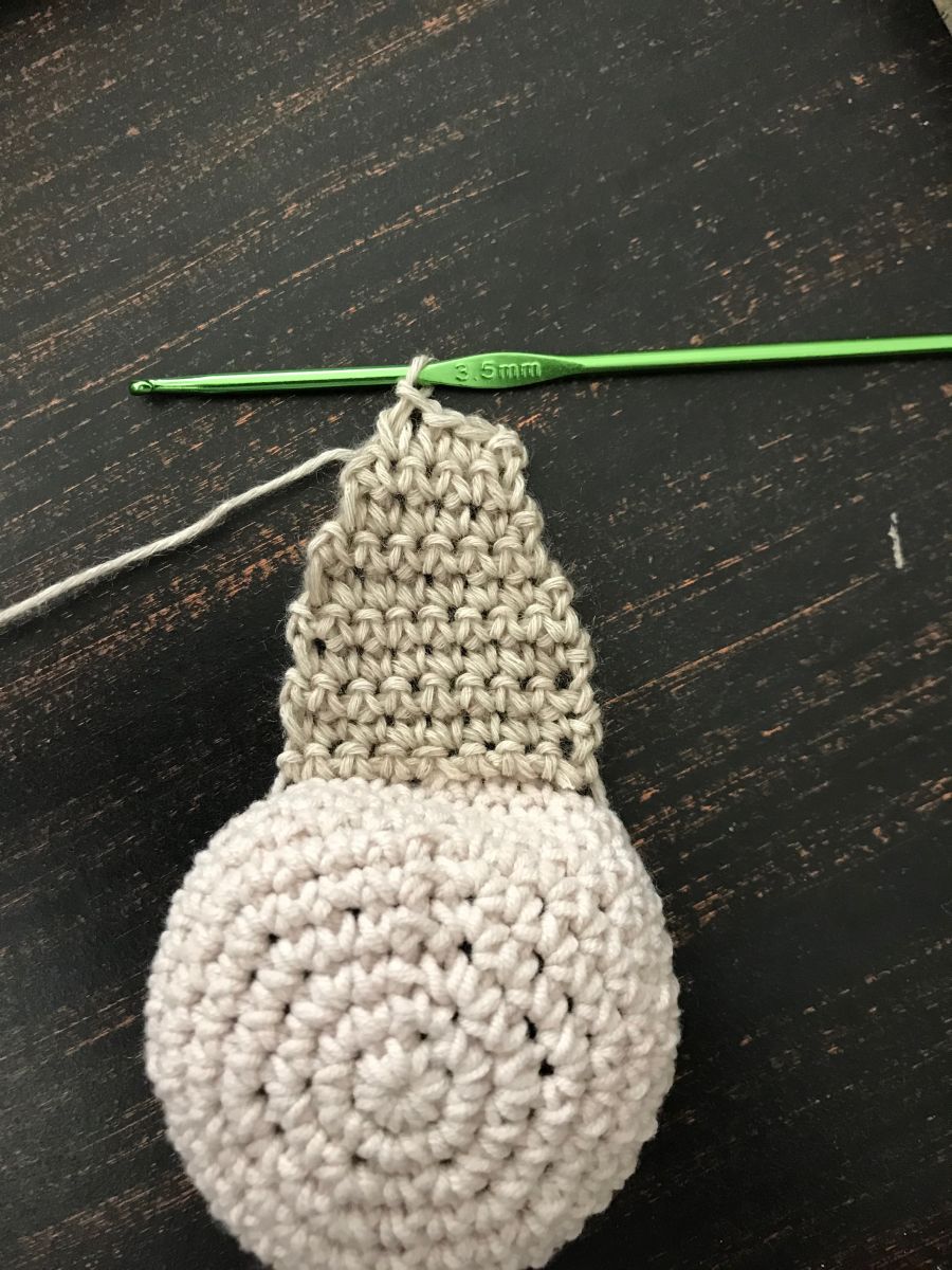 Blog-Inhaltsbild für 'Dekokette mit Rentier häkeln'