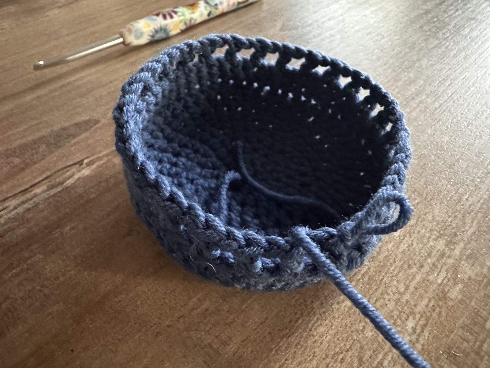 Blog-Inhaltsbild für 'Laterne häkeln für Sankt Martin – kostenlose Anleitung mit Upcycling-Idee'