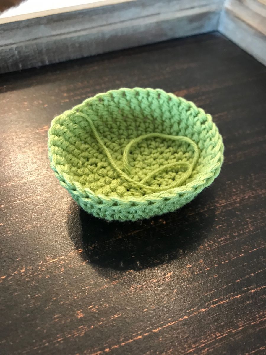 Blog-Inhaltsbild für 'Minitasche mit Froschapplikation in 3D Optik'