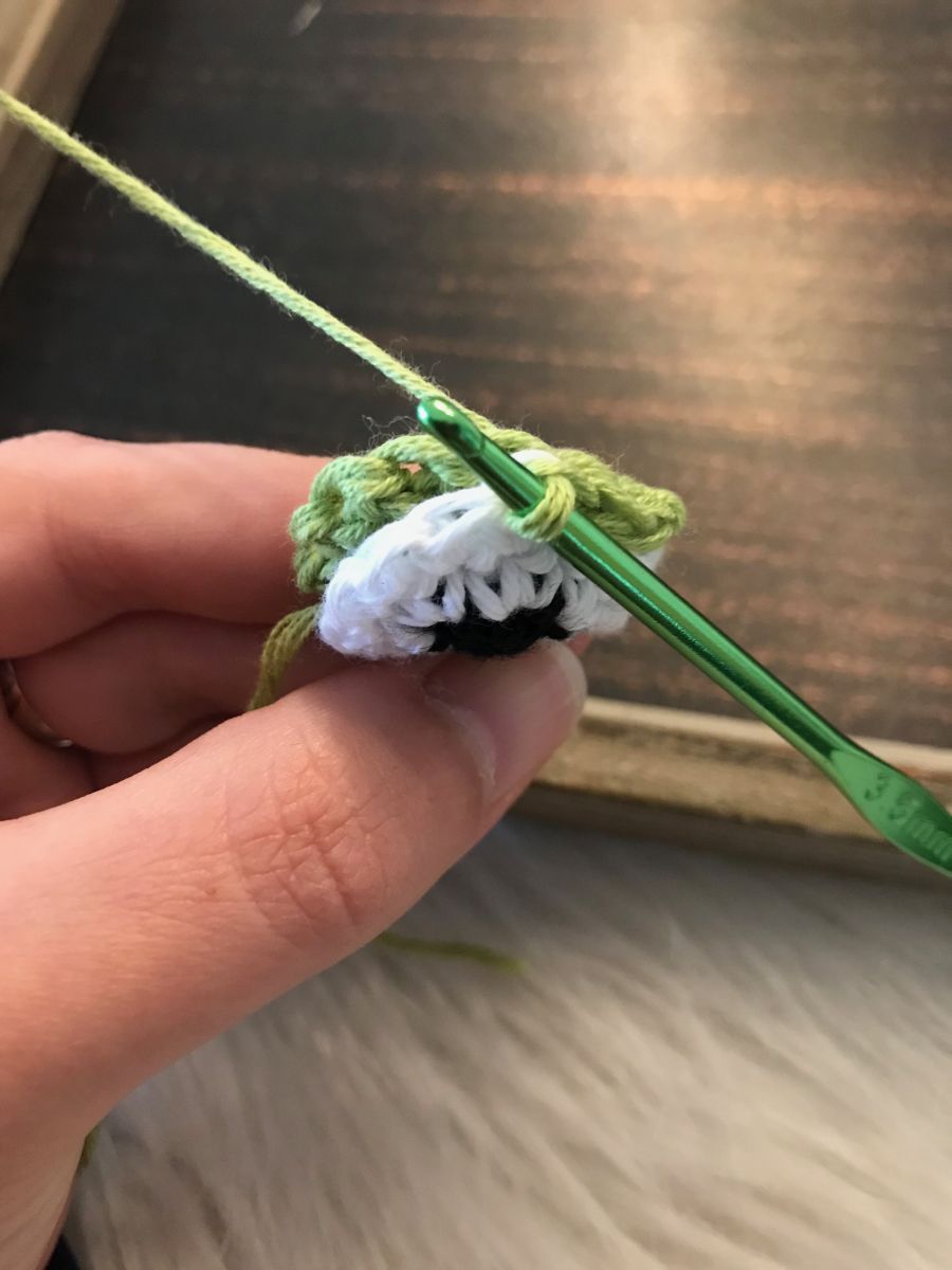 Blog-Inhaltsbild für 'Minitasche mit Froschapplikation in 3D Optik'