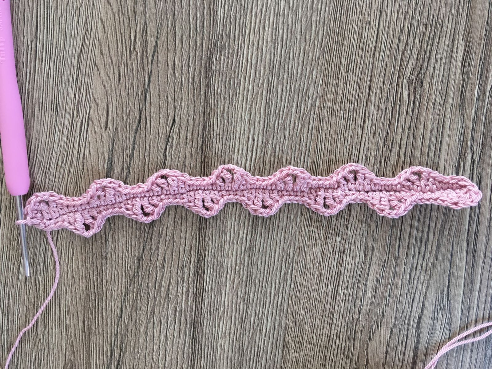 Blog-Inhaltsbild für 'Haarband Mia, kostenlose Häkelanleitung'